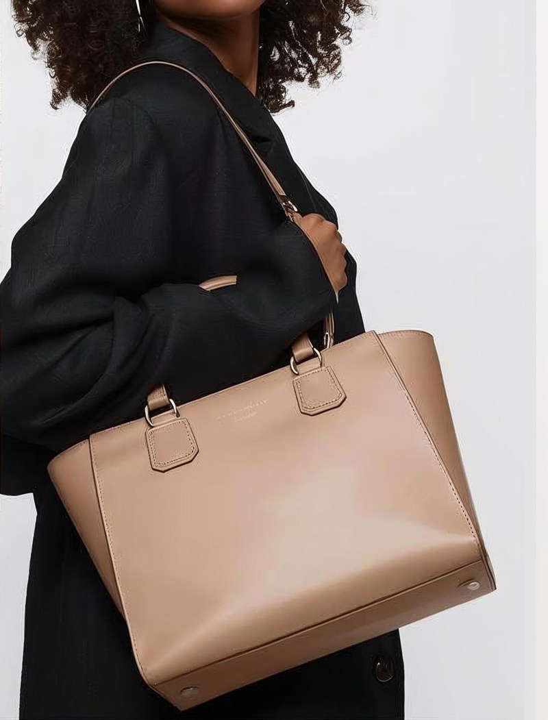 รับผลิตกระเป๋าหนัง Shoulder Bag ดีไซน์โมเดิร์น