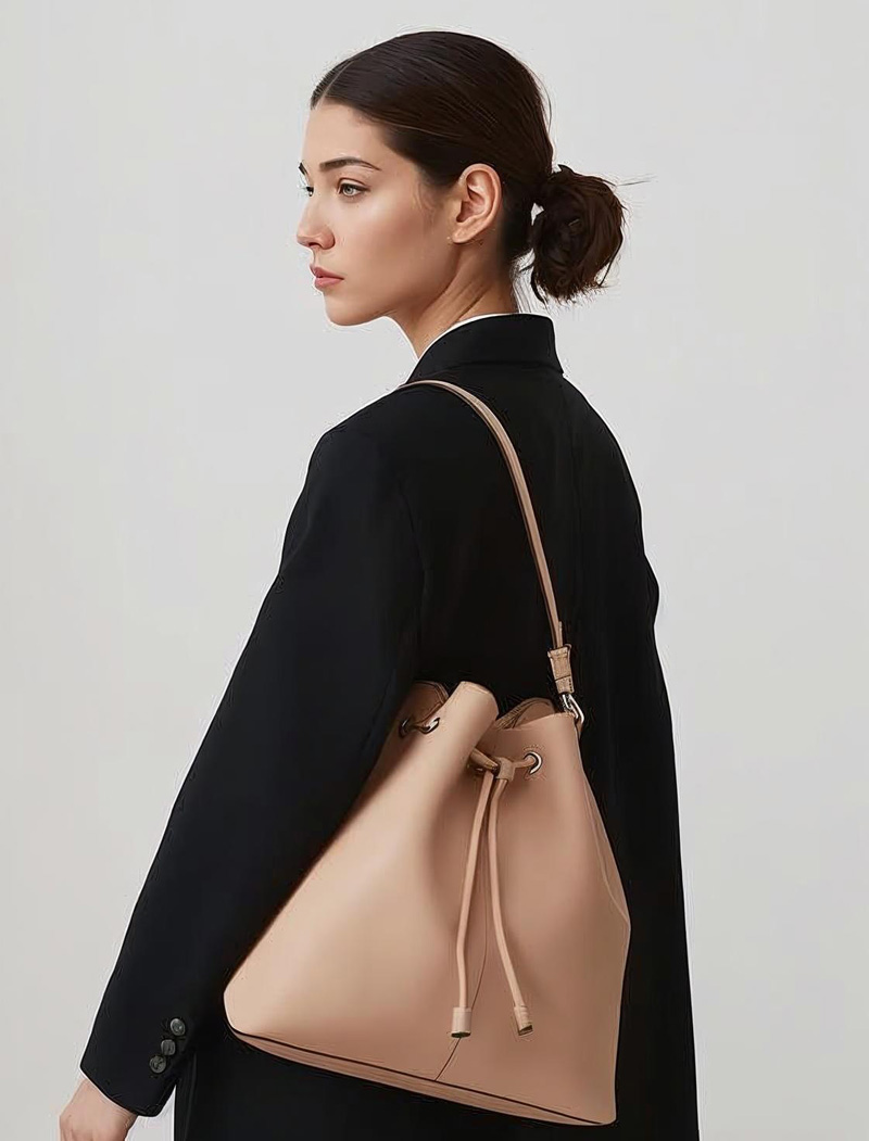 รับผลิตกระเป๋าหนัง bucket bag ดีไซน์โมเดิร์น