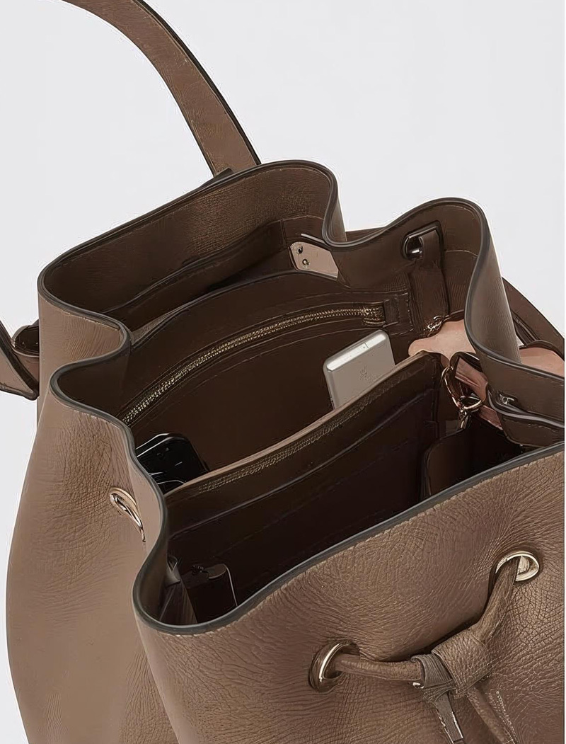 รับผลิตกระเป๋าหนัง bucket bag ดีไซน์โมเดิร์น