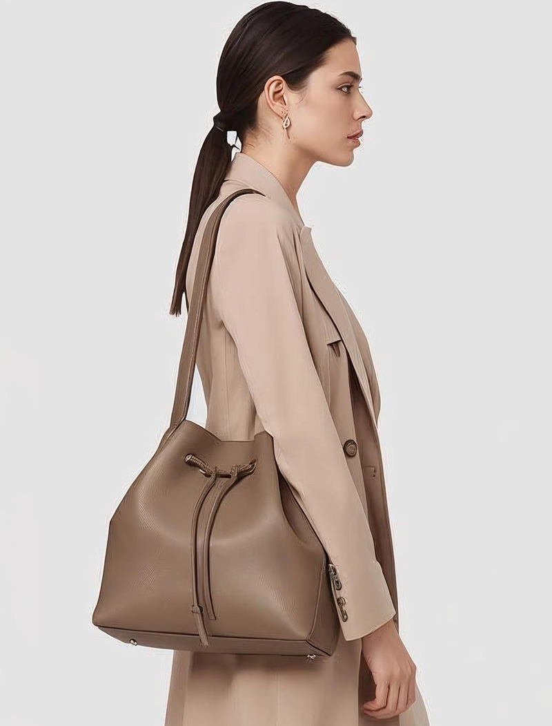 รับผลิตกระเป๋าหนัง bucket bag ดีไซน์โมเดิร์น