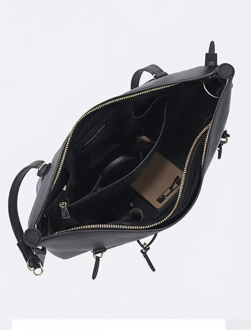 รับผลิตกระเป๋าหนัง Crossbody Bag ดีไซน์โมเดิร์น