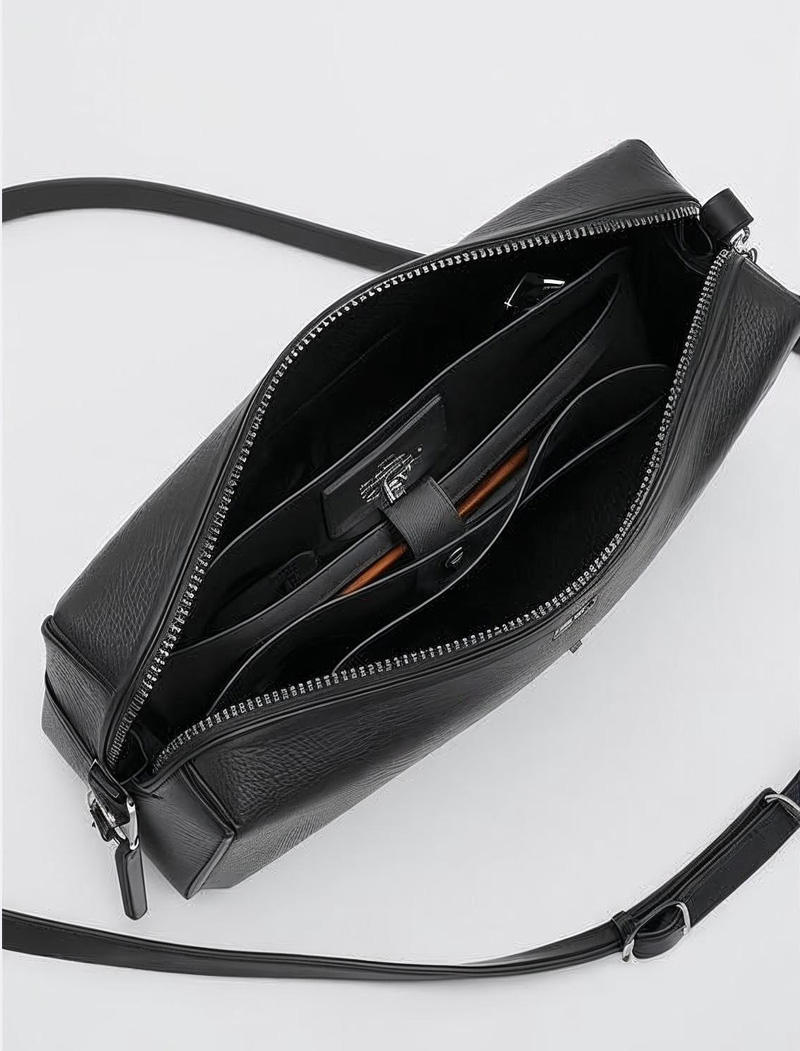 รับผลิตกระเป๋าหนัง Crossbody Bag ดีไซน์โมเดิร์น