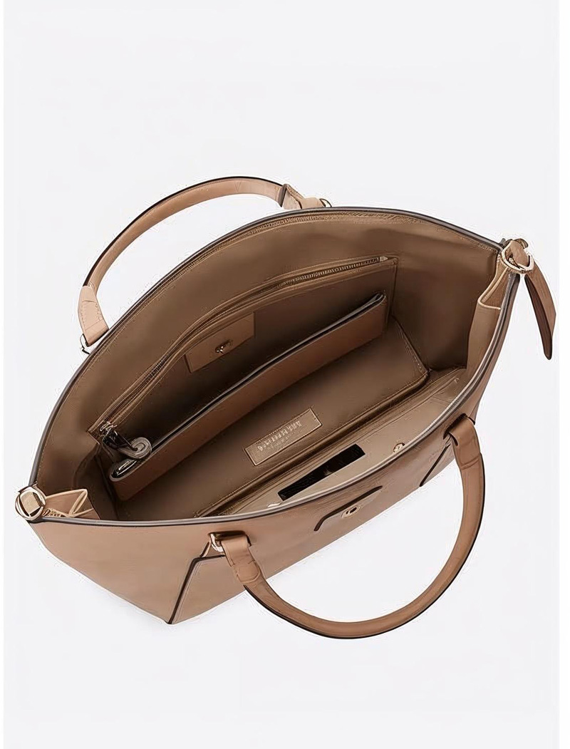 รับผลิตกระเป๋าหนัง Shoulder Bag ดีไซน์โมเดิร์น