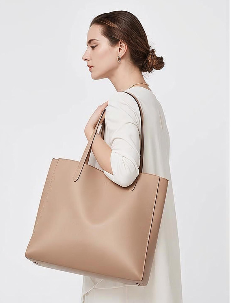 tote-2-3 รับผลิตกระเป๋าหนัง Tote Bag ดีไซน์โมเดิร์น
